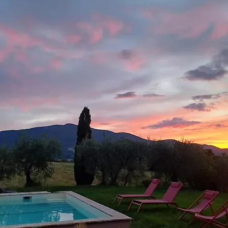 Vakantiehuis Il Pomerio - With Pool & Panoramic View